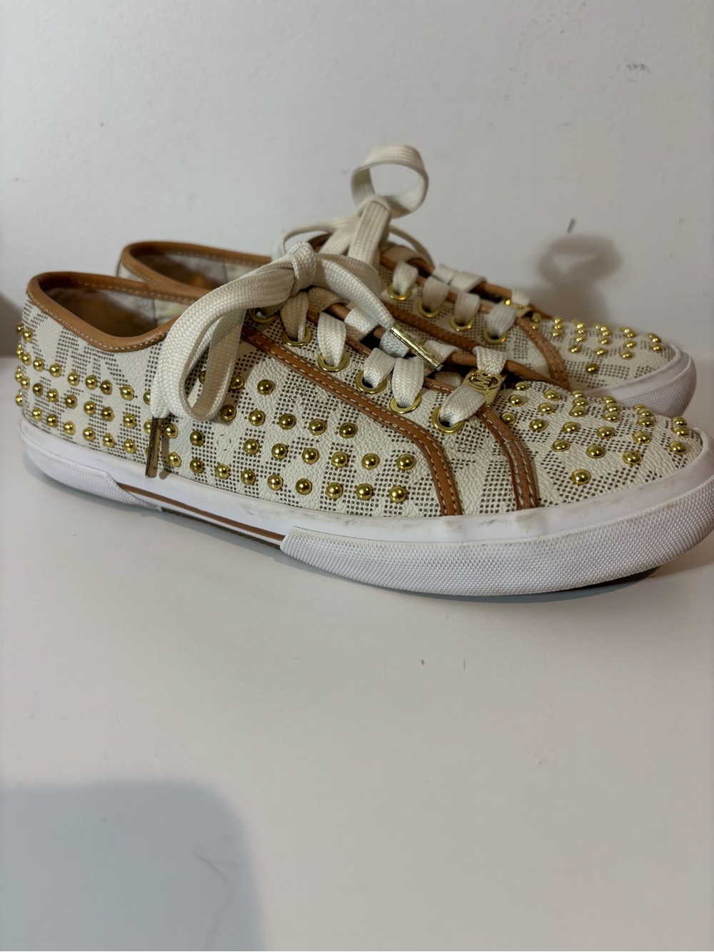 Michael Kors Women's 8 Gold-Studded Cream Lace-Up Sneakers Shoes Casual Preppy